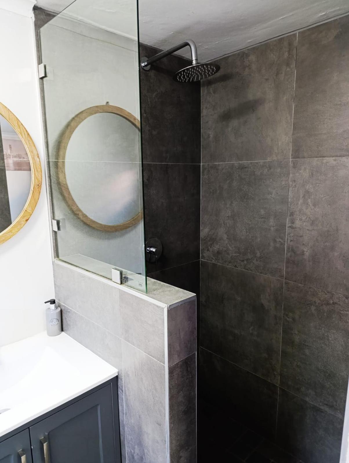 Reef View Bnb East London Esterno foto