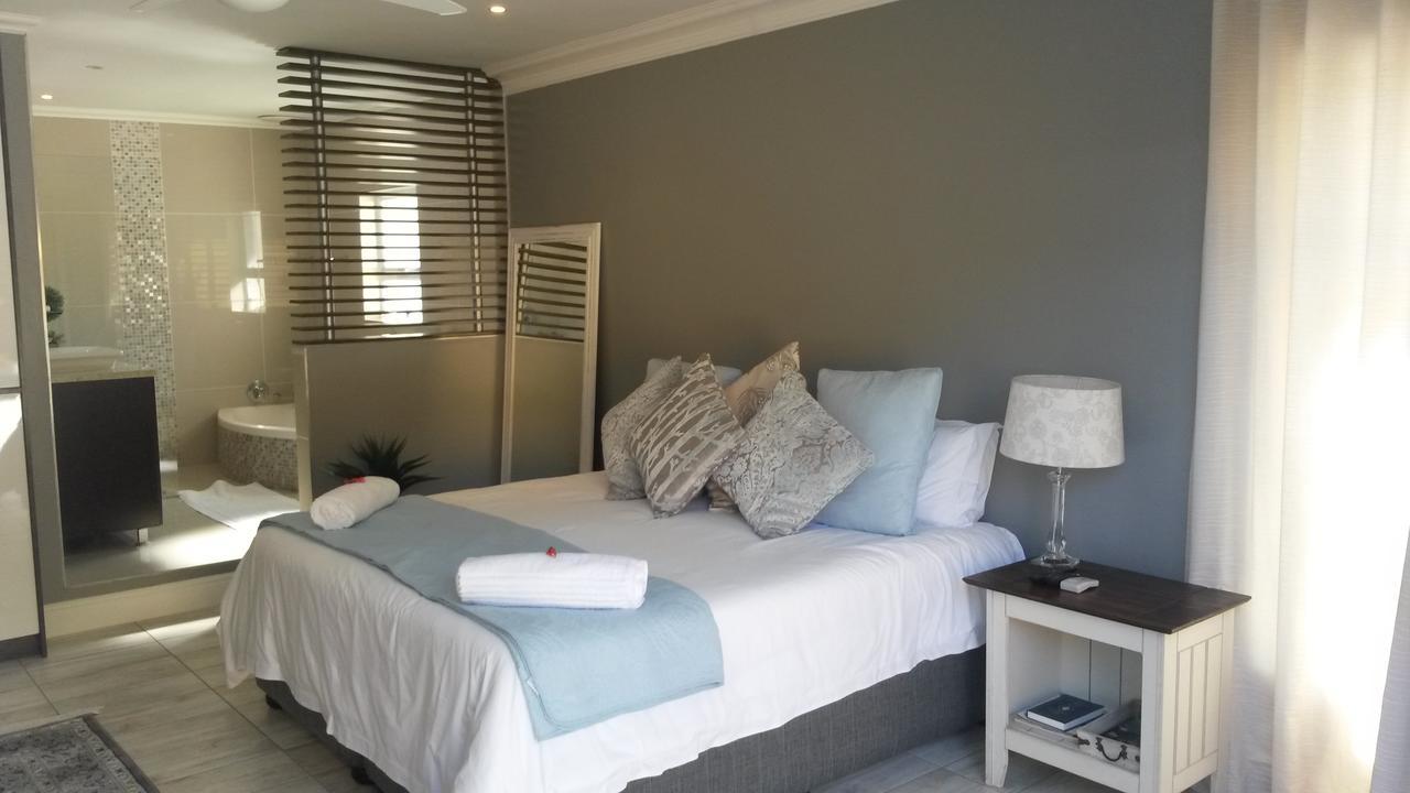 Reef View Bnb East London Esterno foto